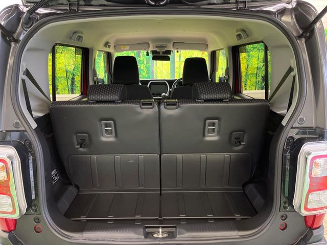 ���i�̂���������ʋ΁A���}���ɏ\���ȉ׎��X�y�[�X���m�ۂ��Ă���܂��B�Z�J���h�V�[�g��|���ƁA�傫�ȉו��̐ύڂ��\�ł���