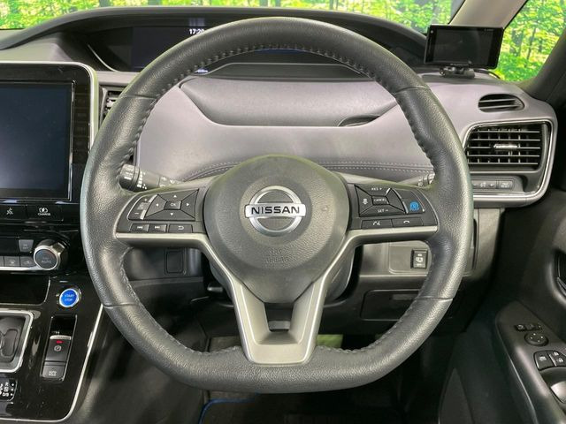 �y�����v�����X�e�A�����O�z�㎿�Ȋv���g�p���邱�ƂŁA��ɂ����������݂ƂĂ��^�]���₷���n���h���ł���