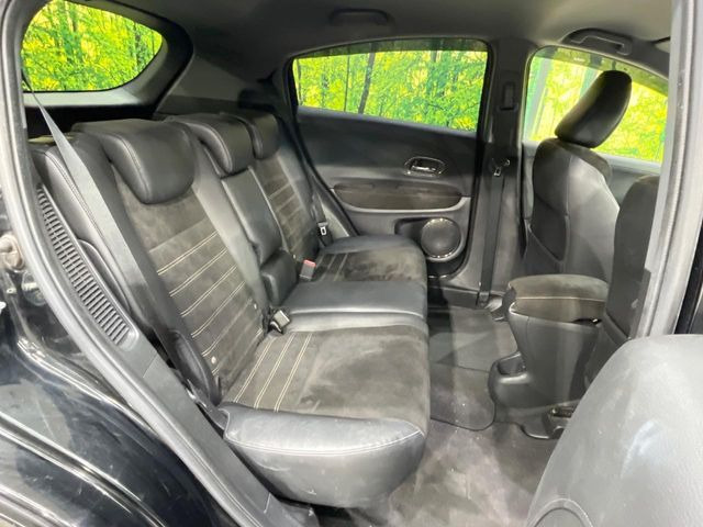 後部座席も気になるようなキズ・汚れやへたり等、大きなダメージはなく、良好な状態です。