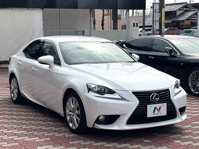 高透明度のガラス皮膜で撥水はもちろん、上質なツヤ・光沢を実現。紫外線や酸性雨から大切な愛車を保護し、色あせ・劣化を防止。「弾スプラッシュコート」、「弾プリミッサコート」からお選びいただけます。