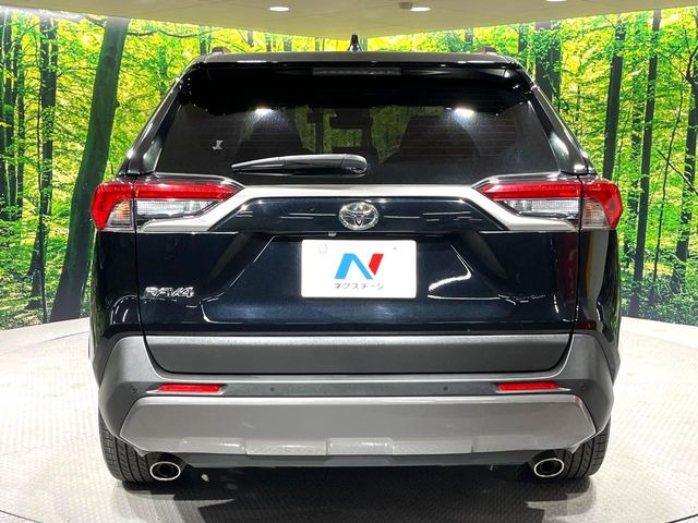 安心の最長10年・走行無制限保証(有償)をご用意。保証内容も充実はもちろん、無料点検&オイル交換や、年中無休の全国・24時間ロードサービスも付帯されておりますのでご安心下さい。