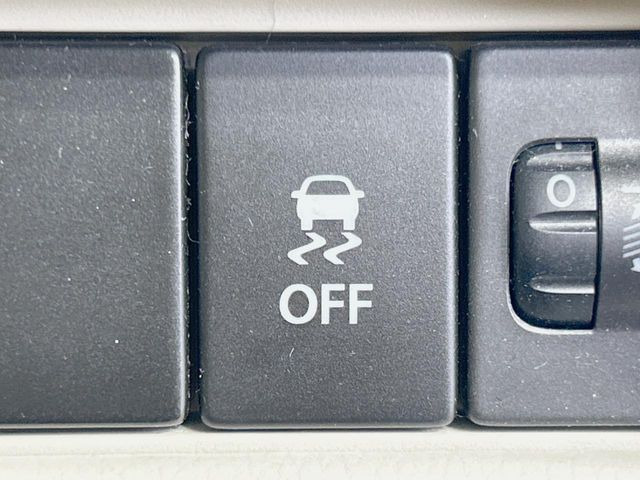 �y������h�~���u�z�ԗ��̉���������m����ƁA�����I�Ɏԗ��̐i�s������ۂ悤�Ɏԗ��𐧌䂵�܂��B�J�̓��ȂǊ���₷���H�ʏ󋵂ł����S�ȉ^�]���\�ł��B