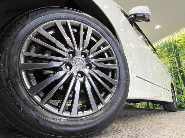 �y����18�C���`�A���~�z�C�[���z�O�ςɃ}�b�`���������A���~�z�C�[���𑕒����Ă���܂��B�e��ЊO�A���~�z�C�[����A�X�^�b�h���X�^�C�����戵�����Ă���܂��B���񂲑��k����������