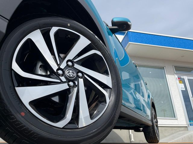 �y����17�C���`�A���~�z�C�[���z�O�ςɃ}�b�`���������A���~�z�C�[���𑕒����Ă���܂��B�e��ЊO�A���~�z�C�[����A�X�^�b�h���X�^�C�����戵�����Ă���܂��B���񂲑��k����������