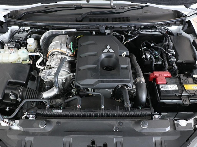 トライトン2.4 GSR ディーゼル 4WD