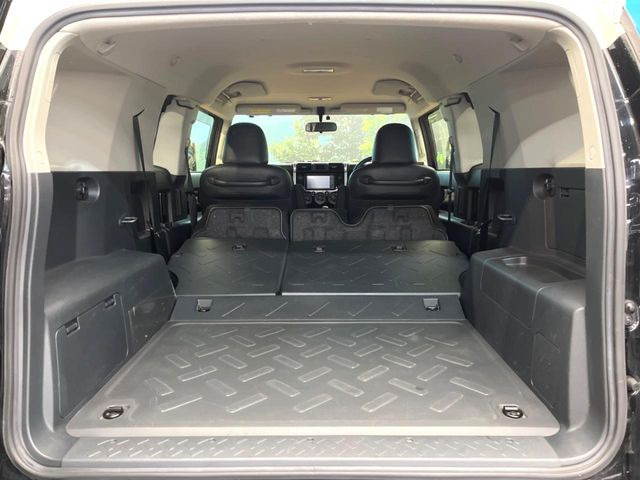 ���i�̂���������ʋ΁A���}���ɏ\���ȉ׎��X�y�[�X���m�ۂ��Ă���܂��B�Z�J���h�V�[�g��|���ƁA�傫�ȉו��̐ύڂ��\�ł���