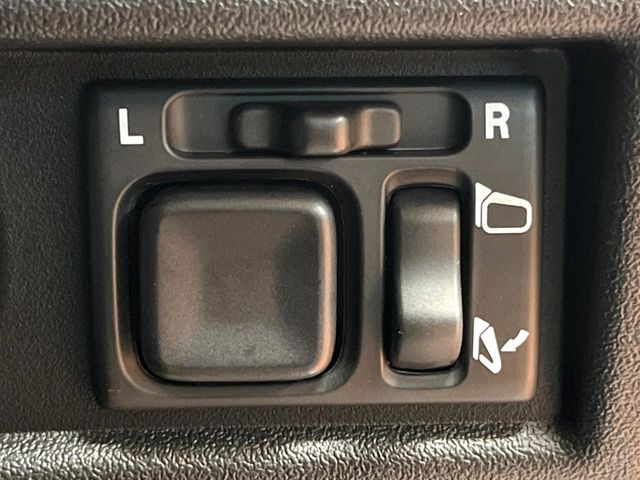 �y�d���i�[�~���[�z�T�C�h�~���[�͓d���i�[���ƂȂ��Ă���A�������ԏ�ł��L�Y�������X�N��}�����܂��B