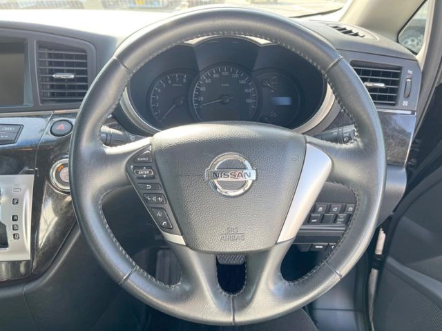 �y�����v�����X�e�A�����O�z�㎿�Ȋv���g�p���邱�ƂŁA��ɂ����������݂ƂĂ��^�]���₷���n���h���ł���