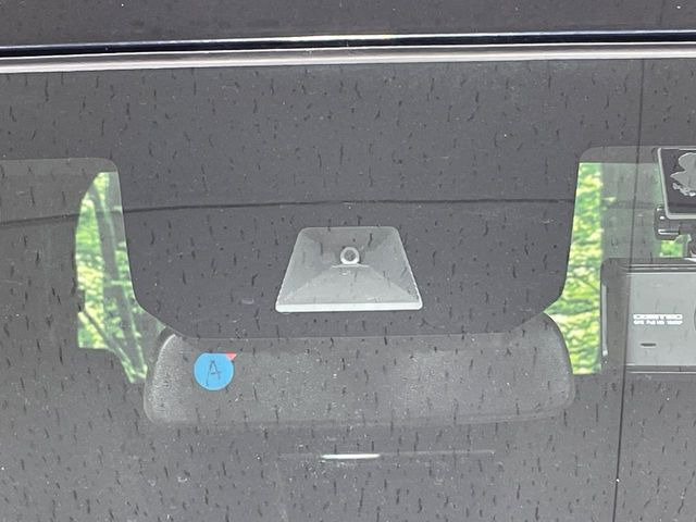 �y�z���_�Z���V���O�z���s���ɑO���̎ԗ�����F�����A�Փ˂������Ȏ��͌x��ƃu���[�L�ŏՓˉ���Ɣ�Q�y�����A�V�X�g�B�����S�Ƀh���C�u�����y���݂��������܂��B