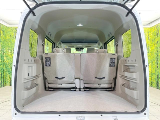 ���i�̂���������ʋ΁A���}���ɏ\���ȉ׎��X�y�[�X���m�ۂ��Ă���܂��B�Z�J���h�V�[�g��|���ƁA�傫�ȉו��̐ύڂ��\�ł���