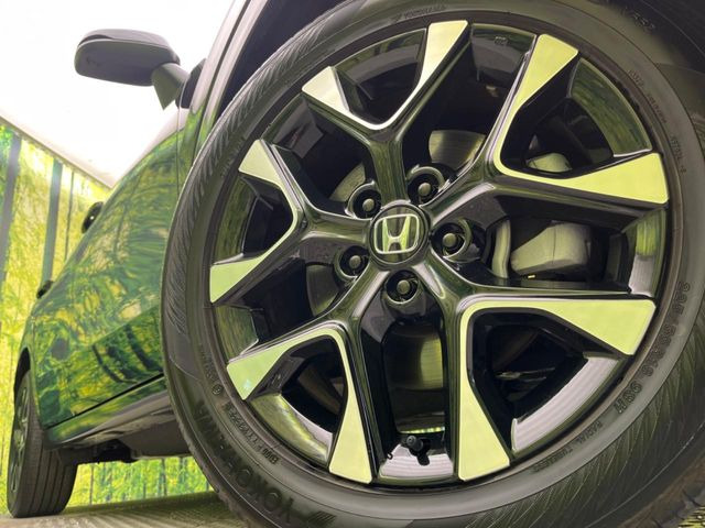 �y����18�C���`�A���~�z�C�[���z�O�ςɃ}�b�`���������A���~�z�C�[���𑕒����Ă���܂��B�e��ЊO�A���~�z�C�[����A�X�^�b�h���X�^�C�����戵�����Ă���܂��B���񂲑��k����������