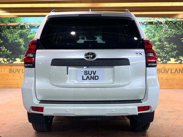 安心の最長10年・走行無制限保証(有償)をご用意。保証内容も充実はもちろん、無料点検&オイル交換や、年中無休の全国・24時間ロードサービスも付帯されておりますのでご安心下さい。