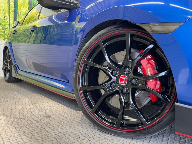 �y����20�C���`�A���~�z�C�[���z�O�ςɃ}�b�`���������A���~�z�C�[���𑕒����Ă���܂��B�e��ЊO�A���~�z�C�[����A�X�^�b�h���X�^�C�����戵�����Ă���܂��B���񂲑��k����������