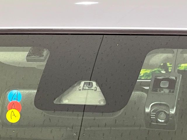 �y�X�}�[�g�A�V�X�g�z���s���ɑO���̎ԗ�����F�����A�Փ˂������Ȏ��͌x��ƃu���[�L�ŏՓˉ���Ɣ�Q�y�����A�V�X�g�B�����S�Ƀh���C�u�����y���݂��������܂��B