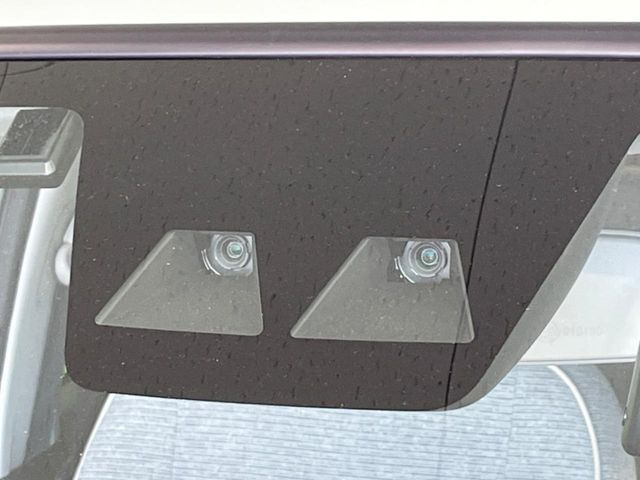 �y�X�}�[�g�A�V�X�g�z���s���ɑO���̎ԗ�����F�����A�Փ˂������Ȏ��͌x��ƃu���[�L�ŏՓˉ���Ɣ�Q�y�����A�V�X�g�B�����S�Ƀh���C�u�����y���݂��������܂��B