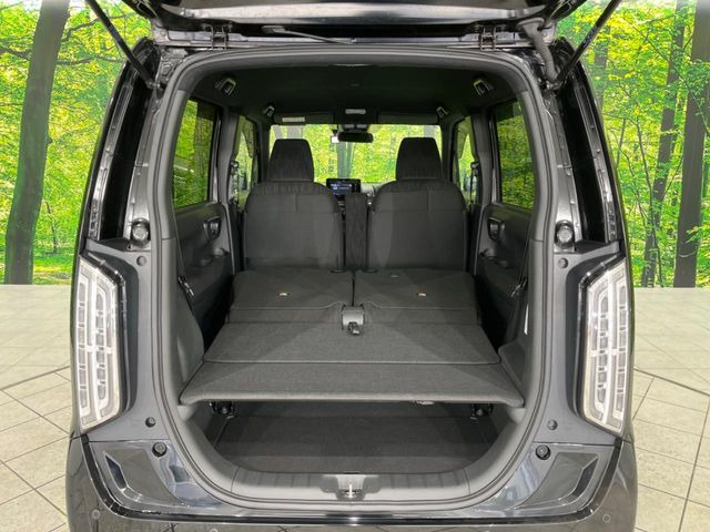 ���i�̂���������ʋ΁A���}���ɏ\���ȉ׎��X�y�[�X���m�ۂ��Ă���܂��B�Z�J���h�V�[�g��|���ƁA�傫�ȉו��̐ύڂ��\�ł���