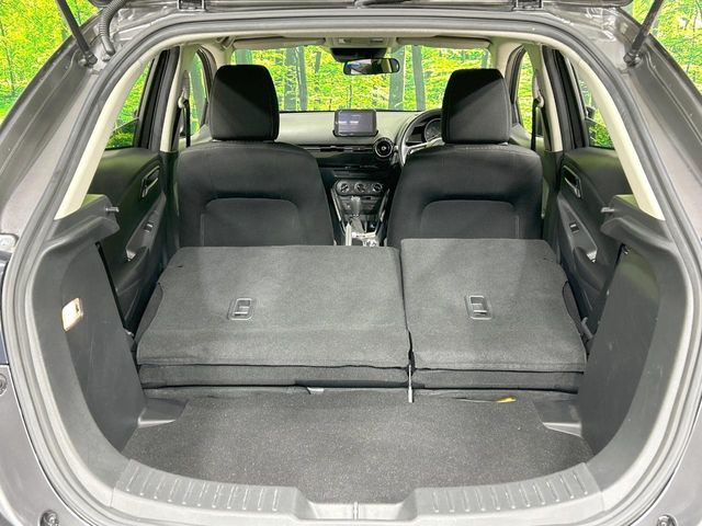 ���i�̂���������ʋ΁A���}���ɏ\���ȉ׎��X�y�[�X���m�ۂ��Ă���܂��B�Z�J���h�V�[�g��|���ƁA�傫�ȉו��̐ύڂ��\�ł���