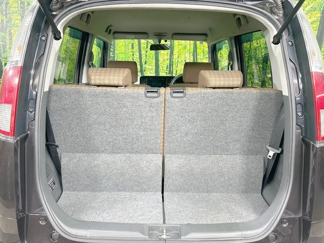 ���i�̂���������ʋ΁A���}���ɏ\���ȉ׎��X�y�[�X���m�ۂ��Ă���܂��B�Z�J���h�V�[�g��|���ƁA�傫�ȉו��̐ύڂ��\�ł���