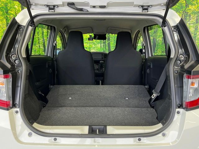 ���i�̂���������ʋ΁A���}���ɏ\���ȉ׎��X�y�[�X���m�ۂ��Ă���܂��B�Z�J���h�V�[�g��|���ƁA�傫�ȉו��̐ύڂ��\�ł���