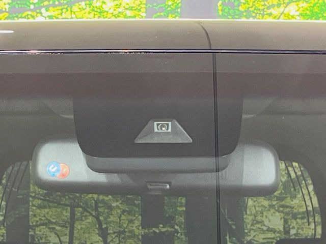 【トヨタセーフティセンス】走行中に前方の車両等を認識し、衝突しそうな時は警報とブレーキで衝突回避と被害軽減をアシスト。より安全にドライブをお楽しみいただけます。