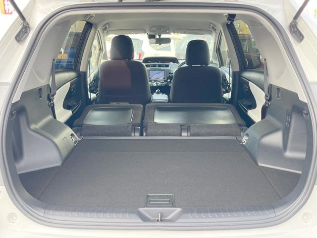 普段のお買い物や通勤、送迎等に十分な荷室スペースを確保しております。セカンドシートを倒すと、大きな荷物の積載も可能です♪