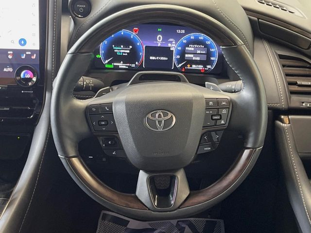 【ウッドコンビステアリング】高級感ある木目調パーツを採用した手に良く馴染むコンビハンドル。運転席廻りの雰囲気も一気に豪華になります!