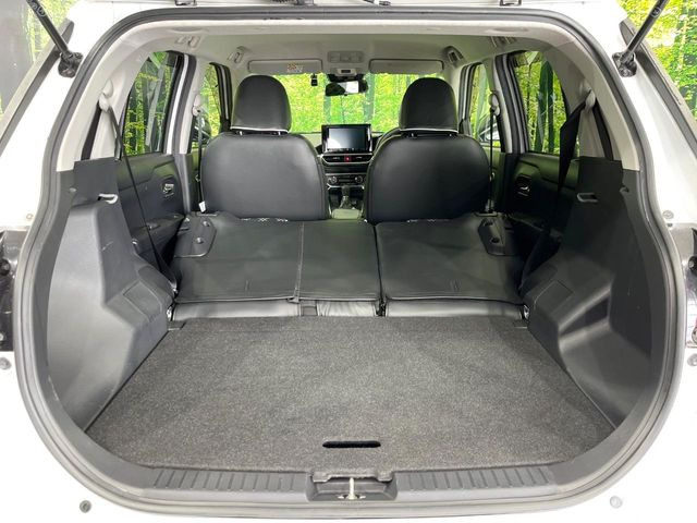 ���i�̂���������ʋ΁A���}���ɏ\���ȉ׎��X�y�[�X���m�ۂ��Ă���܂��B�Z�J���h�V�[�g��|���ƁA�傫�ȉו��̐ύڂ��\�ł���