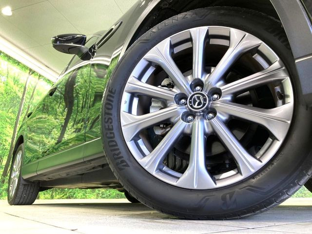 【純正20インチアルミホイール】外観にマッチした純正アルミホイールを装着しております。各種社外アルミホイールや、スタッドレスタイヤも取扱いしております。是非ご相談ください♪