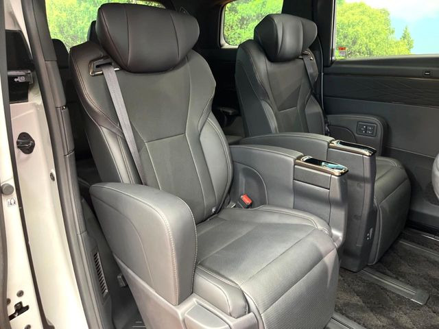 【オットマン付セカンドシート】シートベンチレーション/パワーリクライニング/サイドテーブル等&hellip;ファーストクラスで過ごすような満ち足りたひとときを、ご満喫いただけます。