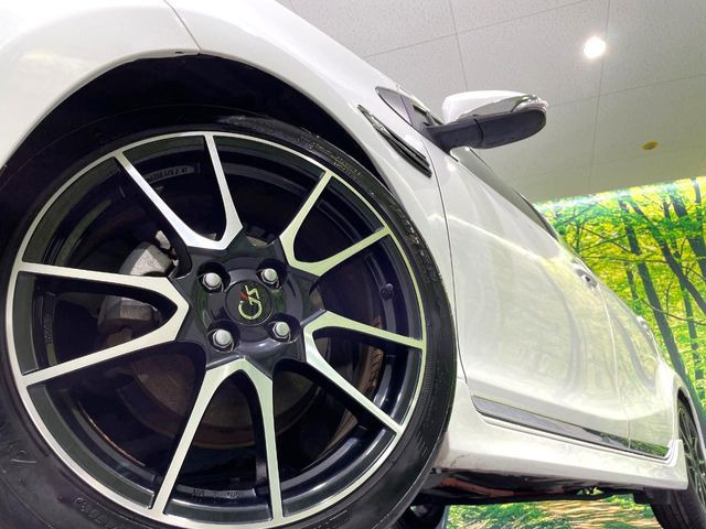 �y�O���[�h��p����17�C���`�A���~�z�C�[���z�f�U�C�����̍��������A���~�z�C�[���𑕒����Ă���܂��B�e��ЊO�A���~�z�C�[����A�X�^�b�h���X�^�C�����戵�����Ă���܂��B���񂲑��k����������