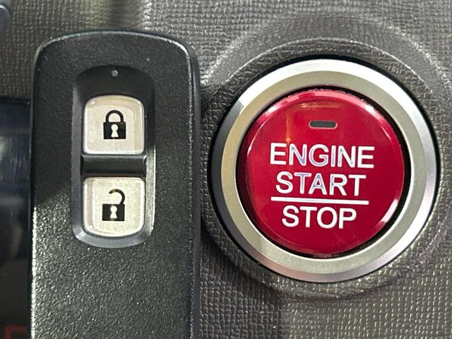 �yHonda�X�}�[�g�L�[�z�J�o����|�P�b�g�ɓ��ꂽ�܂܂ł��h�A�̎{���E�������\�ȃX�}�[�g�L�[�𑕔��B�G���W���̃I���E�I�t�����J�M�����o���K�v����������Ƃ��Ă��֗��ł���