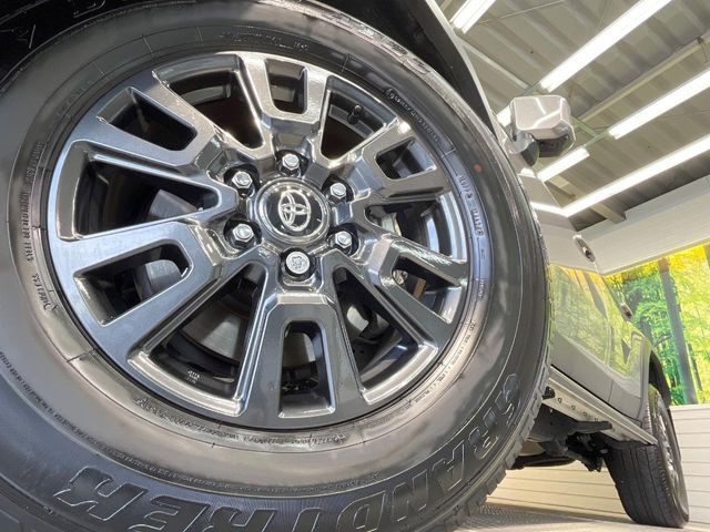 �y����18�C���`�A���~�z�C�[���z�O�ςɃ}�b�`���������A���~�z�C�[���𑕒����Ă���܂��B�e��ЊO�A���~�z�C�[����A�X�^�b�h���X�^�C�����戵�����Ă���܂��B���񂲑��k����������