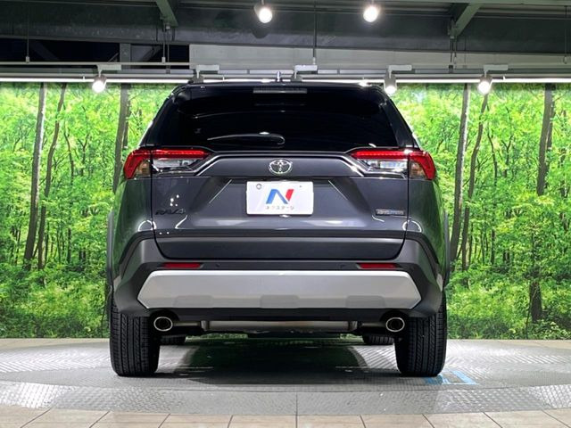 安心の最長10年・走行無制限保証(有償)をご用意。保証内容も充実はもちろん、無料点検&オイル交換や、年中無休の全国・24時間ロードサービスも付帯されておりますのでご安心下さい。