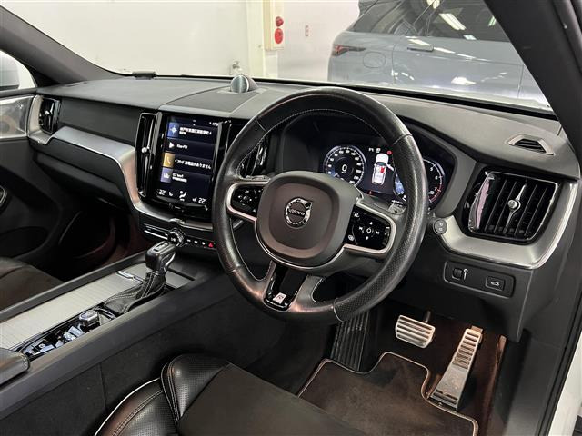 XC60T6 AWD Rデザイン 4WD