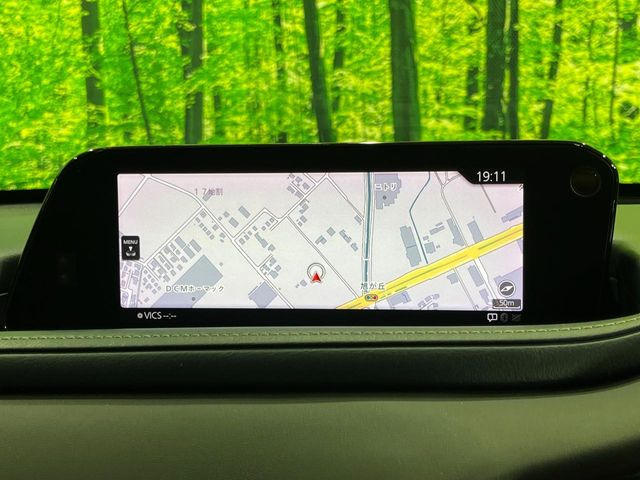 �y8.8�C���`�}�c�_�R�l�N�g�z�ԓ��̕��͋C�Ƀ}�b�`������^�̃f�B�X�v���C�B�X�}�z�ڑ��ł̃i�r�g�p��Bluetooth�Đ����A�l�X�ȋ@�\���y���߂܂��B�����I�ȃ_�C�������삪�\�ŁA�g��������ǍD�ł��B