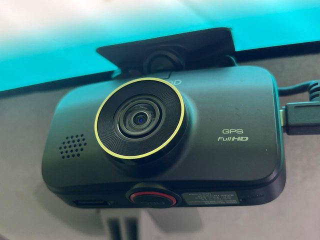 【ドライブレコーダー】ドライブレコーダー装備!走行中はもちろん、あおり運転や事故に遭遇した際、映像で記録し、万一のリスクに備えます。※記録用SDカードはお客様ご自身でご準備いただく必要があります。