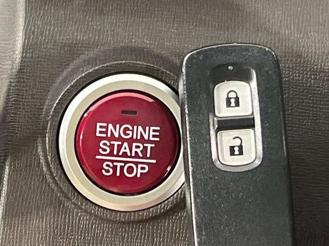 �yHonda�X�}�[�g�L�[�z�J�o����|�P�b�g�ɓ��ꂽ�܂܂ł��h�A�̎{���E�������\�ȃX�}�[�g�L�[�𑕔��B�G���W���̃I���E�I�t�����J�M�����o���K�v����������Ƃ��Ă��֗��ł���