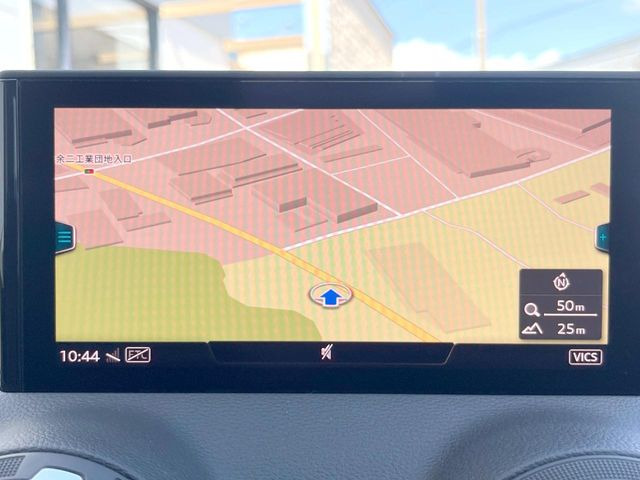 �������i�r:��̊��̂���i�r�́A����������ԓ������o���Ă���܂��B�I�[�f�B�I�@�\���[�����Ă���܂��̂ŁA�^�]�����y���߂܂���