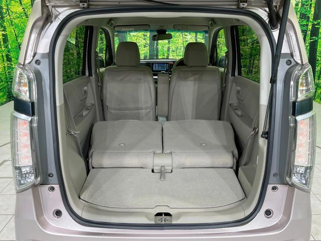 ���i�̂���������ʋ΁A���}���ɏ\���ȉ׎��X�y�[�X���m�ۂ��Ă���܂��B�Z�J���h�V�[�g��|���ƁA�傫�ȉו��̐ύڂ��\�ł���