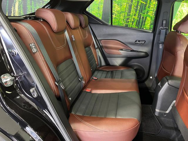 後部座席も気になるようなキズ・汚れやへたり等、大きなダメージはなく、良好な状態です。