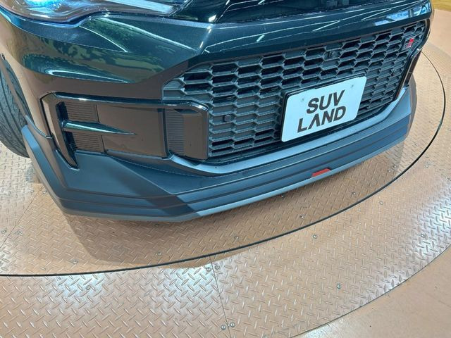 【GRエアロ】人気のGRエアロを装備!クルマの外観がよりスタイリッシュになり、街中で存在感あふれる1台に♪将来買い替える時にもリセールに影響しやすく、価値ある人気の装備です!