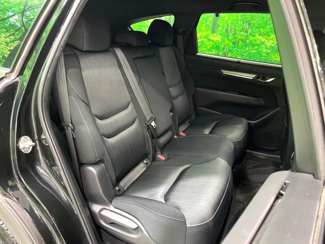 後部座席も気になるようなキズ・汚れやへたり等、大きなダメージはなく、良好な状態です。