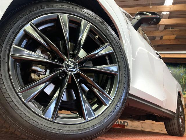 �y����20�C���`�A���~�z�C�[���z�O�ςɃ}�b�`���������A���~�z�C�[���𑕒����Ă���܂��B�e��ЊO�A���~�z�C�[����A�X�^�b�h���X�^�C�����戵�����Ă���܂��B���񂲑��k����������