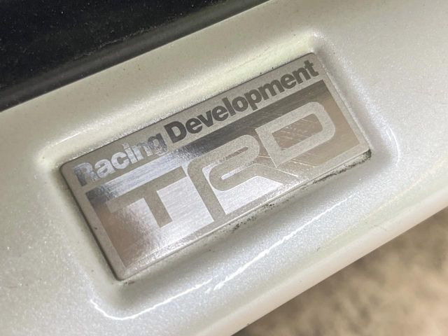 【TRDエアロ】人気のTRDエアロを装備!クルマの外観がよりスタイリッシュになり、街中で存在感あふれる1台に♪将来買い替える時にもリセールに影響しやすく、価値ある人気の装備です!