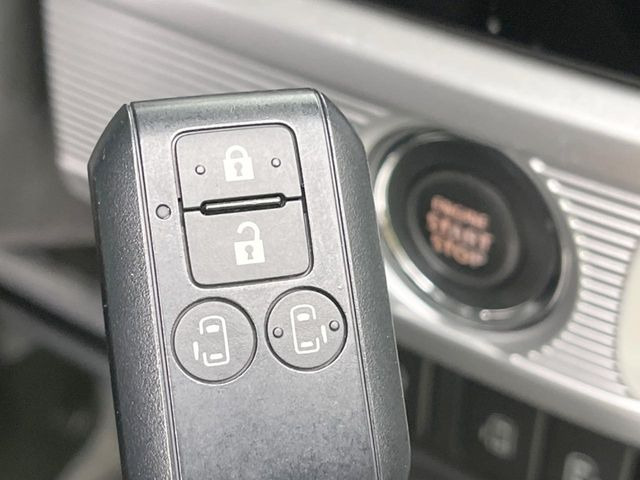 �y�L�[���X�X�^�[�g�V�X�e���z�J�o����|�P�b�g�ɓ��ꂽ�܂܂ł��h�A�̎{���E�������\�ȃX�}�[�g�L�[�𑕔��B�G���W���̃I���E�I�t�����J�M�����o���K�v����������Ƃ��Ă��֗��ł���