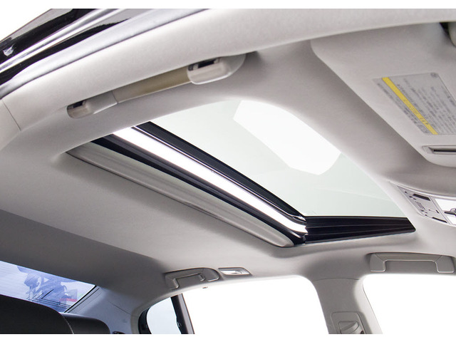 �l�C�����̃T�����[�t���t���Ă��܂�!�㉺�`���g�ɑO��X���C�h�@�\���t���Ă��܂��̂ŁA�l�X�ȃh���C�u�V�[���Ŋ��􂵂Ă���܂�!!�J��������ԓ���Ԃ͋C�����������ł���!����̊����Ă݂ĉ�����!