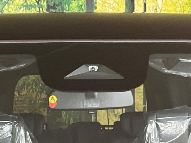 �y�z���_�Z���V���O�z���s���ɑO���̎ԗ�����F�����A�Փ˂������Ȏ��͌x��ƃu���[�L�ŏՓˉ���Ɣ�Q�y�����A�V�X�g�B�����S�Ƀh���C�u�����y���݂��������܂��B