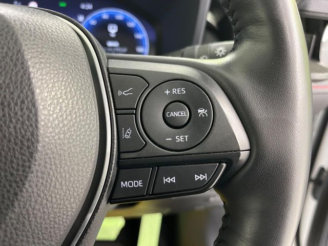 【レーダークルーズコントロール】高速道路での長距離走行が楽に!!自動で速度を保つクルーズコントロールが、衝突軽減システムと連携し、前方の車両を感知して車間を保つように速度調節してくれます!!