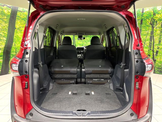 ���i�̂���������ʋ΁A���}���ɏ\���ȉ׎��X�y�[�X���m�ۂ��Ă���܂��B�Z�J���h�V�[�g��|���ƁA�傫�ȉו��̐ύڂ��\�ł���