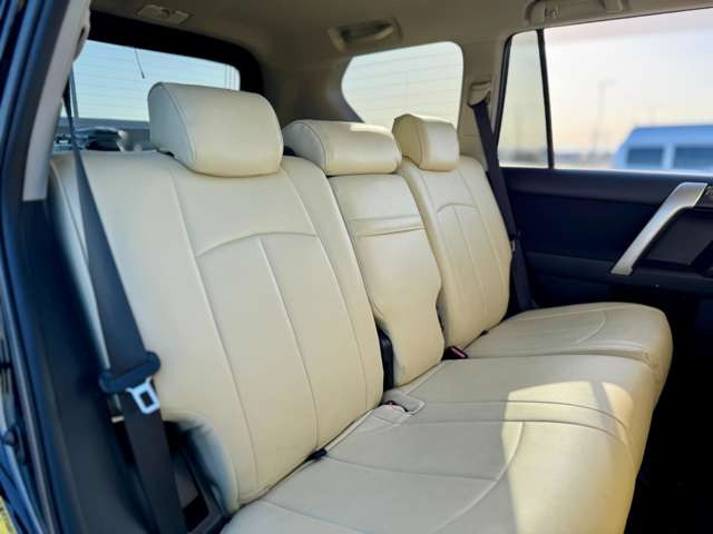 20代中心の若いスタッフがご対応させていただきます!お客様のご希望に添えるよう努めてまいりますので、宜しくお願い致します。自社整備工場も完備しご納車後のアフターメンテナンスもお気軽にご相談くださいませ。